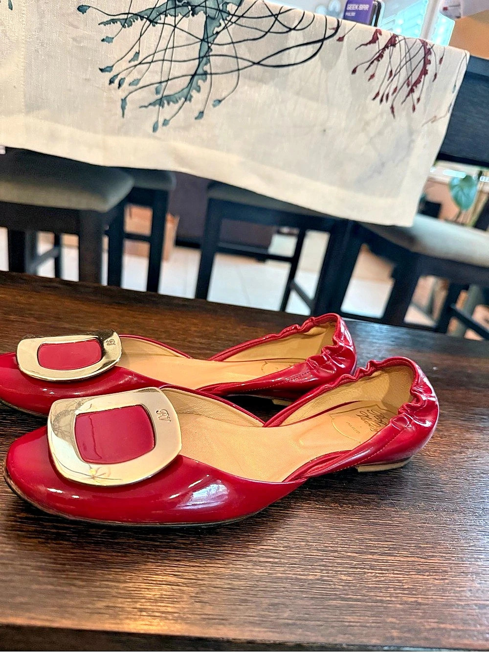 Roger Vivier
Patent Leather D'Orsay Flats